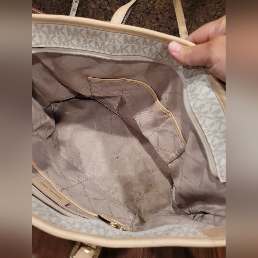 Michael Kors tote purse MK bag- damaged handle - Picture 10 of 12